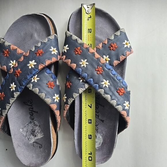 Free People Wildflowers Crossband Sandals Embroidered Floral Leather Slide 38.5 - Picture 7 of 7